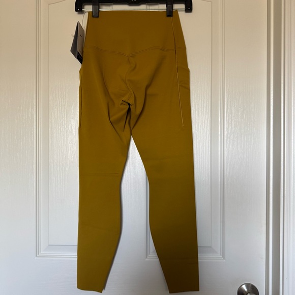 Nike Universa High-Waisted 7/8 Leggings with Pockets - Picture 5 of 5